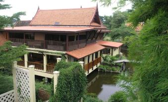 Luang Chumni Village