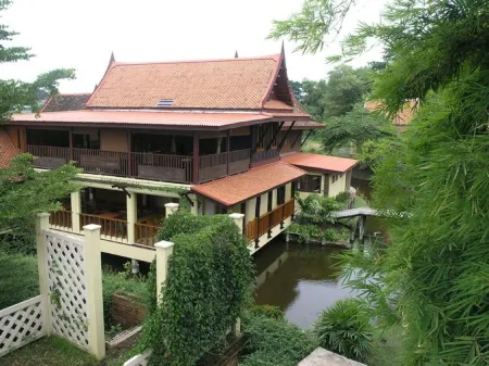 Luang Chumni Village Отели рядом с достопримечательностью «Wat Tha Ka Rong»