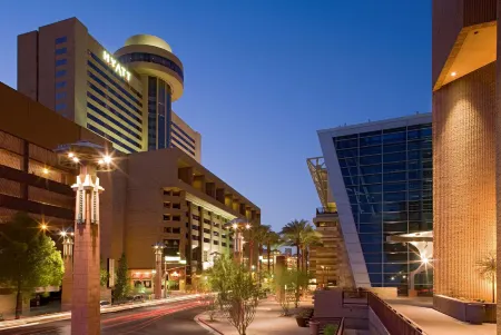 Hyatt Regency Phoenix Отели рядом с достопримечательностью «Центральная библиотека Бертон Барр»
