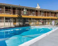 Comfort Inn Bishop - Pools