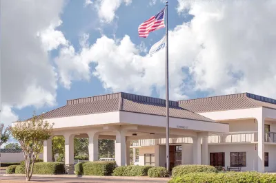 Days Inn by Wyndham Dothan Hotels in Dothan