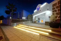 Aqua Suites - parking