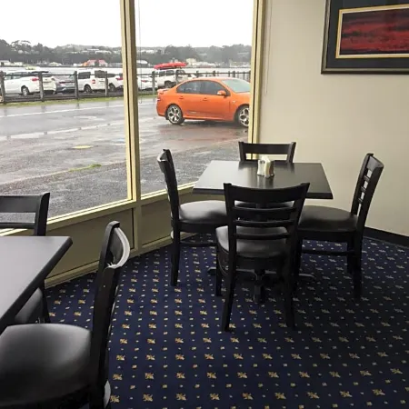Regatta Point Tavern & Holiday Villas