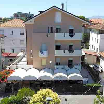 Hotel Villa Dina Hotel Exterior