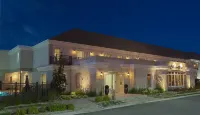 Best Western Premier Hotel Aristocrate Hotels near Design School of Laval University