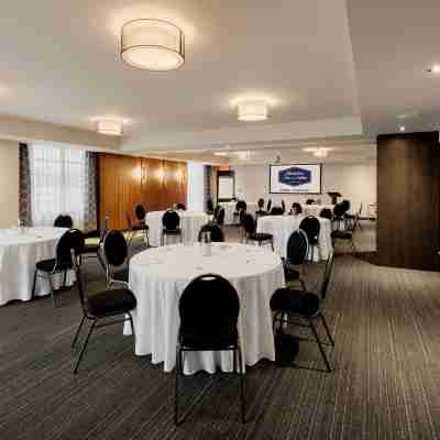 Hampton Inn & Suites by Hilton Quebec City Levis Dining/Meeting Rooms
