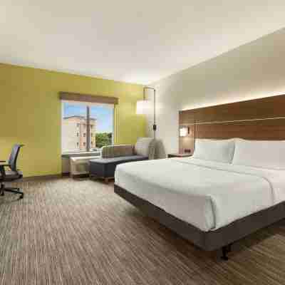 Holiday Inn Express & Suites AKRON REGIONAL AIRPORT AREA by IHG Rooms