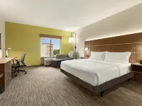 Holiday Inn Express & Suites AKRON REGIONAL AIRPORT AREA by IHG Hotels in Akron