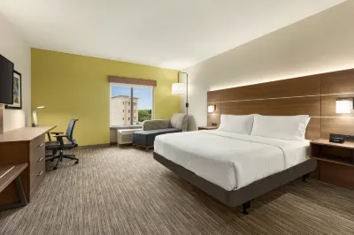 Holiday Inn Express & Suites Akron Regional Airport Area