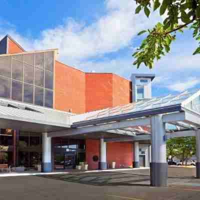 Holiday Inn Oakville Centre, an IHG Hotel Hotel Exterior