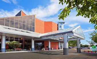 Holiday Inn Oakville Centre, an IHG Hotel