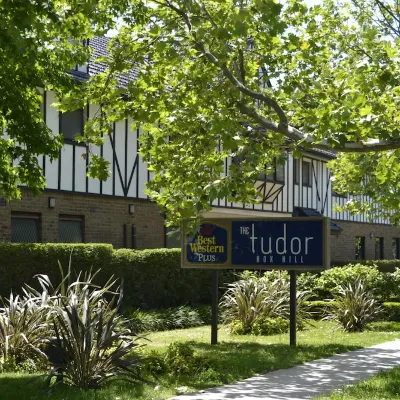 Best Western Plus the Tudor-Box Hill Hôtels à proximité de : Box Hill Cemetery
