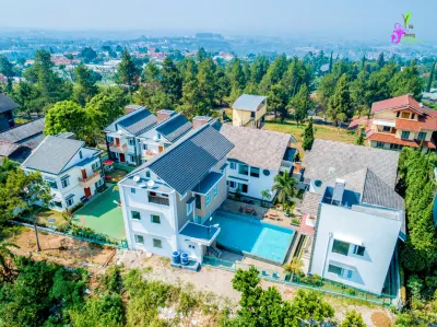 Villa Bening Hotels in Karyawangi