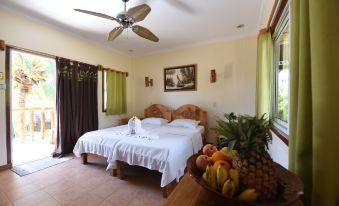 Thalatta Resort