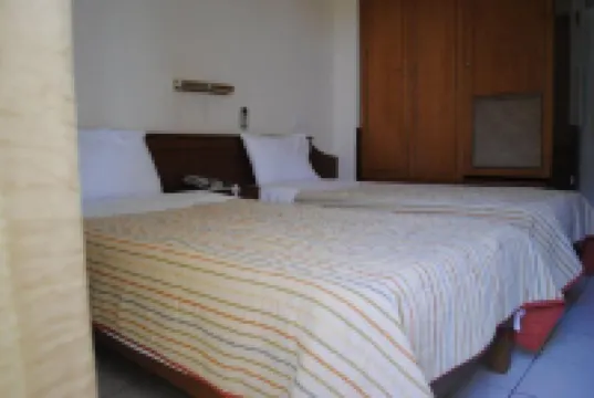 เกสต์เฮาส์ พีรัสซอส