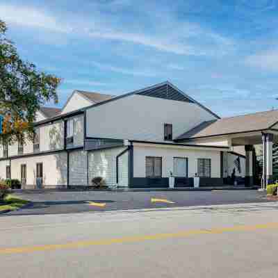 Clarion Inn Hotel Exterior
