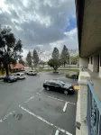 Chino Motel - parking