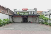 RedDoorz at Pondok Candra Hotels in Gunung Anyar