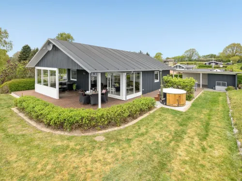 "Ankarl" - 700m from the Sea Hotels in Hejls