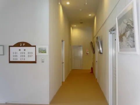 Petit Hotel White Wing