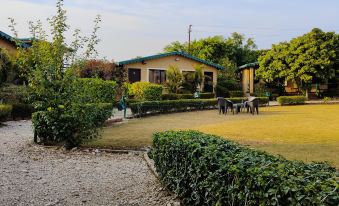 Corbett Soho Resort - Housity