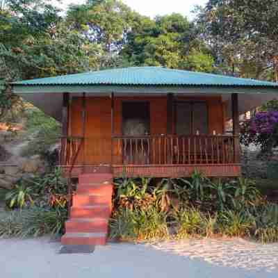 Tamaraw Beach Resort Hotel Exterior