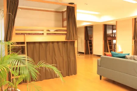 T and K Hostel Kobe Sannomiya East Отели рядом с достопримечательностью «Rokko Alpine Botanical Garden»