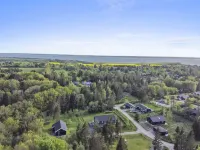 "Eireen" - 600m to the Fjord Hotels in Farso