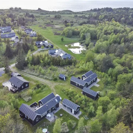 "Eireen" - 600m to the Fjord Hotels in Farso