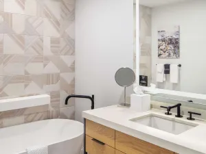 Canopy by Hilton Portland Waterfront