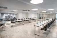 Salles Ciutat del Prat Barcelona Airport - Business