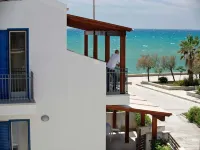 Dolce Mare 6 - Second Floor - Sea Front Large Balcony - Free Wifi and Garage