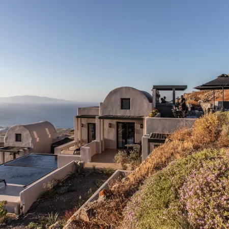 Nimbus Santorini Отели рядом с достопримечательностью «Пляж мыса Колумбо»