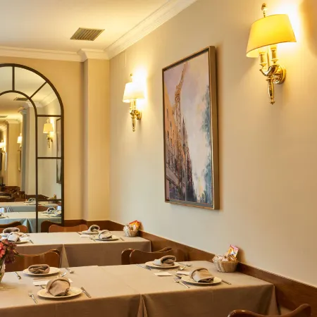 Suites Barrio de Salamanca Отели рядом с достопримечательностью «Улица Серрано»