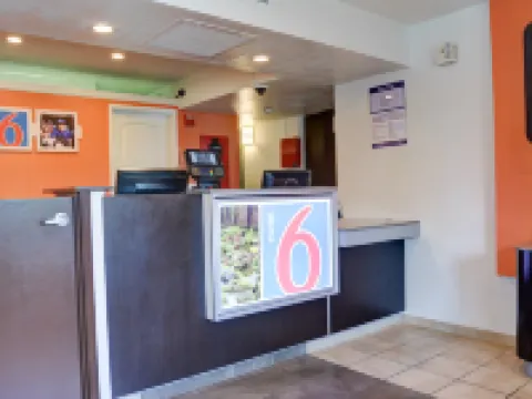 Motel 6 Springfield or  Eugene North Hotels in Springfield