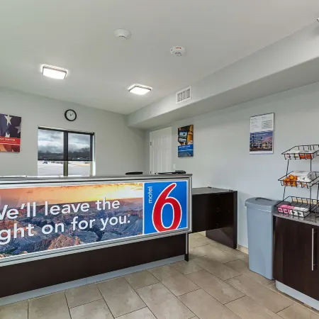 Motel 6 Show Low, AZ