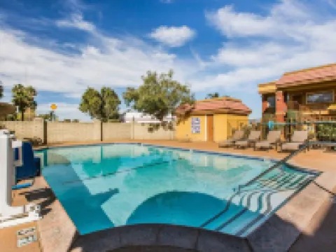 Rodeway Inn & Suites Corona Hotels in Corona