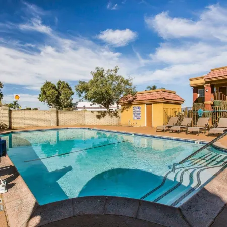 Rodeway Inn & Suites Corona