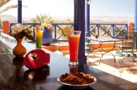 Kenzi Azghor - breakfast