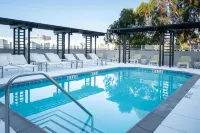 Element Irvine - Rooftop Pools