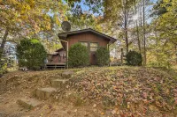 Pet-Friendly Cabin - 1 Mi from Fontana Lake! - balcony