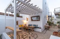 F Fine Suites - Adults Only