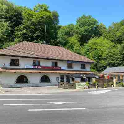 Auberge de la source Hotel Exterior