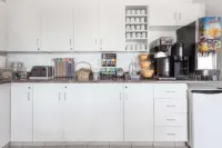Super 8 by Wyndham Morden