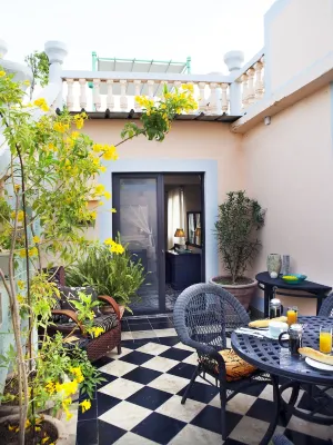 RoofTop Hotels near Mariama Kunda Junction
