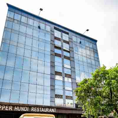 Collection O Meera International Hotel Exterior