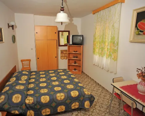Mirta Hotels in Sutivan