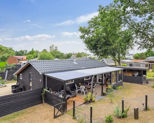 "Tjarven" - 300m from the Sea Hotels in Saeby