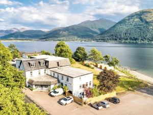 Onich Hotel & Lochside Beach Pods