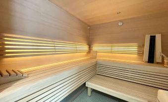 Green High-End Apartment Close to Metro/Uno-City + e-Parking, Pool, Gym, Sauna